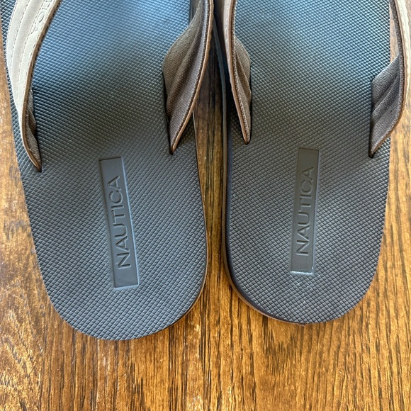 Nautica flip flops - Picture 3 of 5